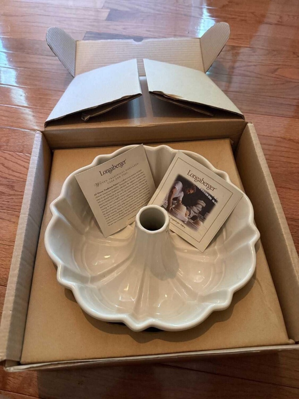 LONGABERGER WOVEN TRADITIONS FLUTED CAKE PAN